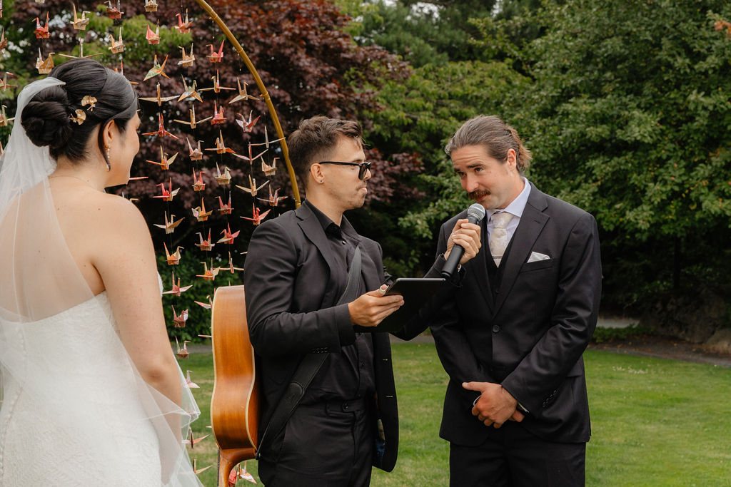 Lenny holding the microphone for the groom